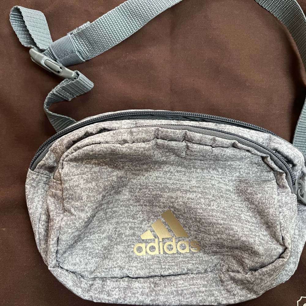 Adidas adjustable strap fanny pack